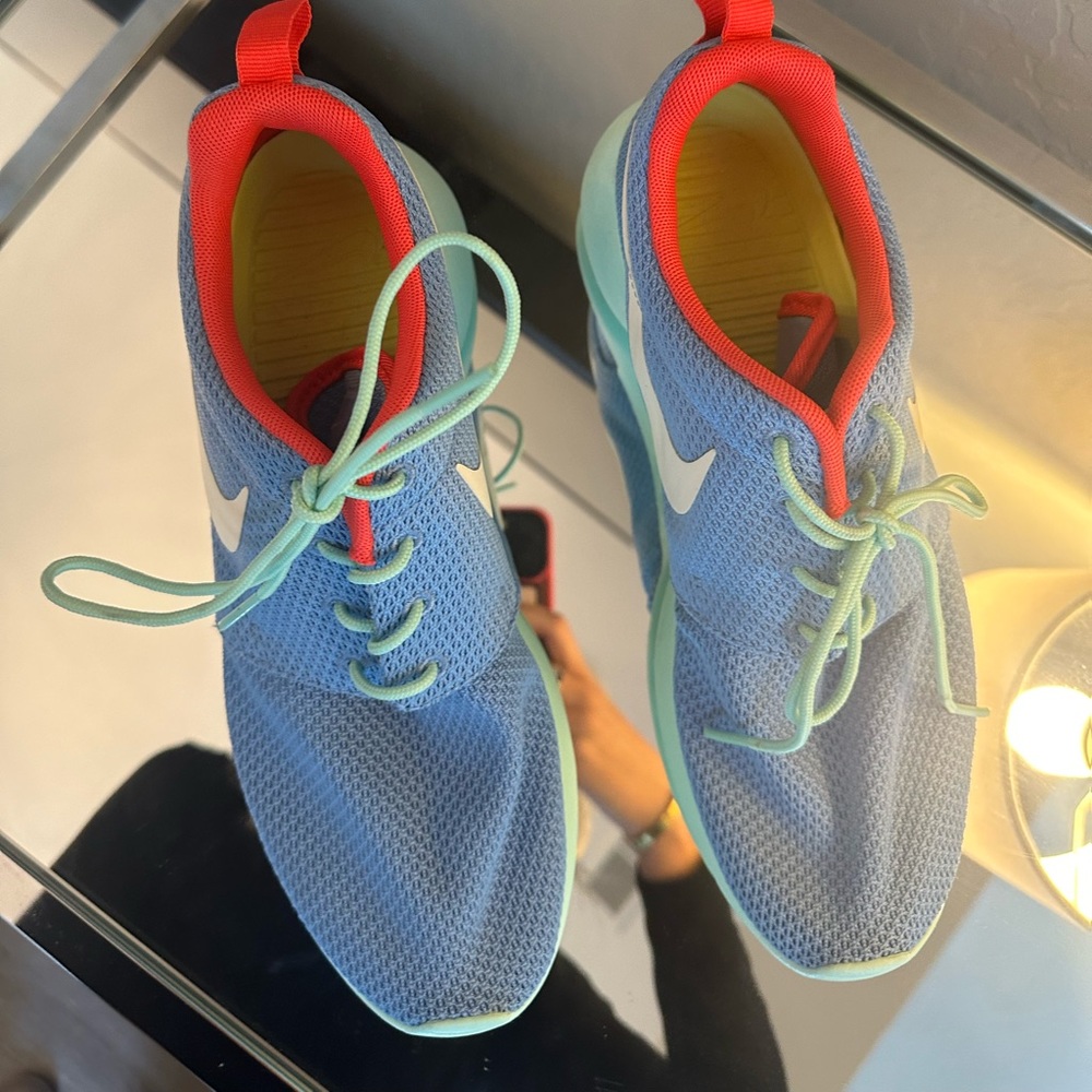 BRAND NEW NIKE